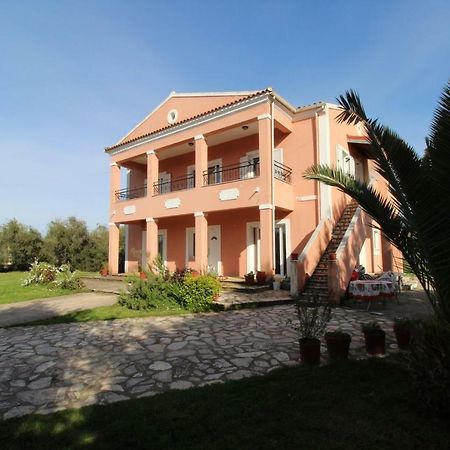 Karoubis Studio Kavallouri Kültér fotó